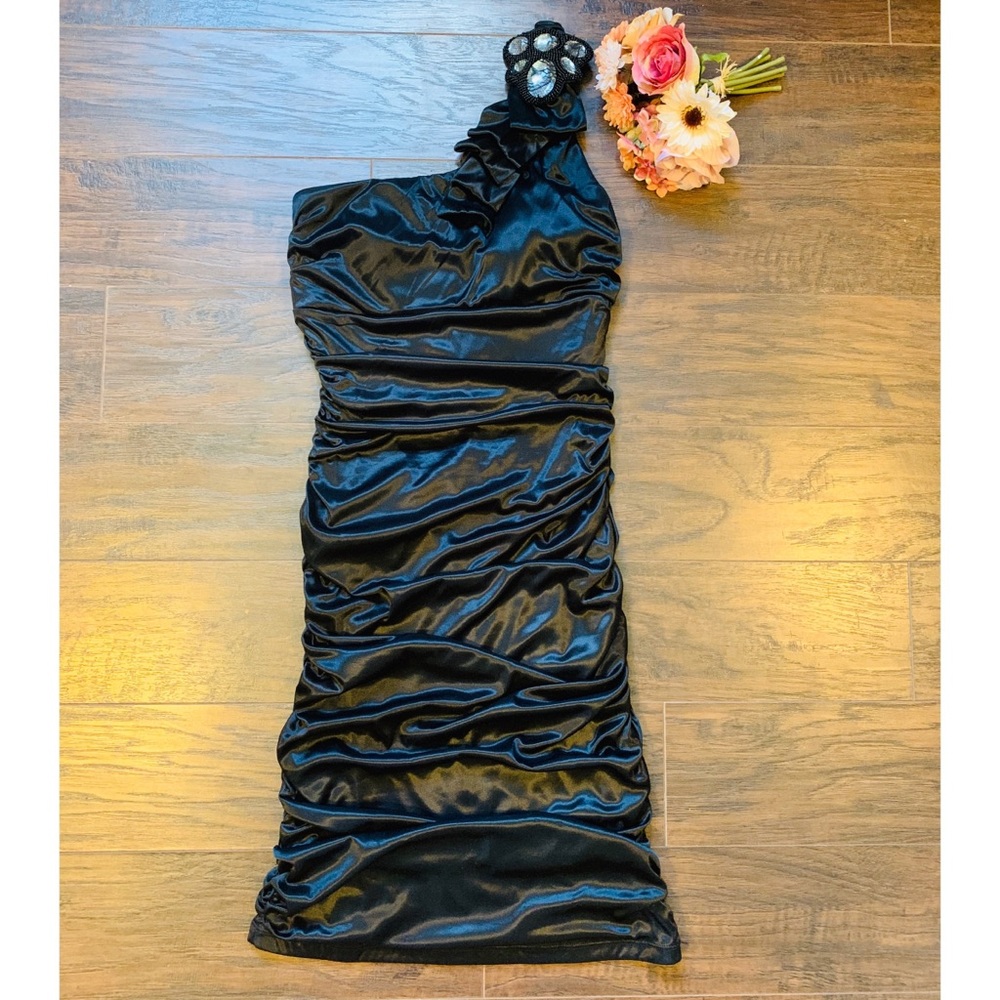 Rouched stretchy cocktail dress 👗